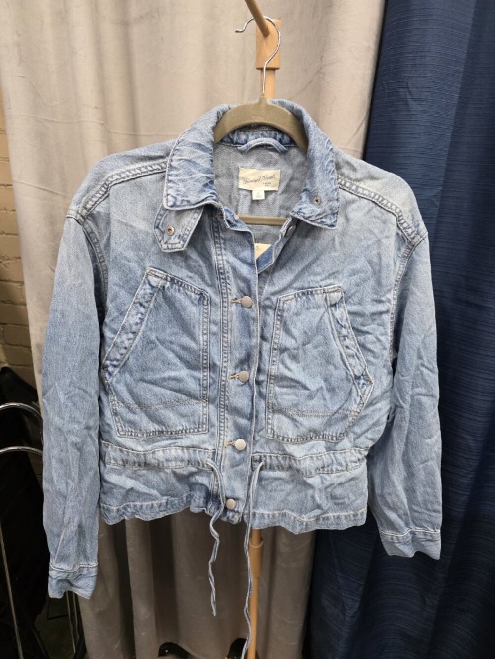 Universal Thread Womens XS Light Wash Denim Utility Jacket Drawstring. WL433